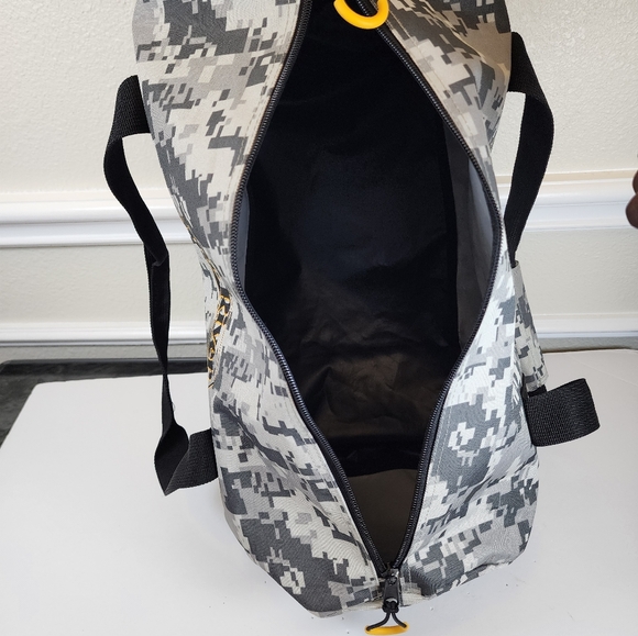 White River Fly Shop camouflage Duffle Bag - Picture 7 of 12